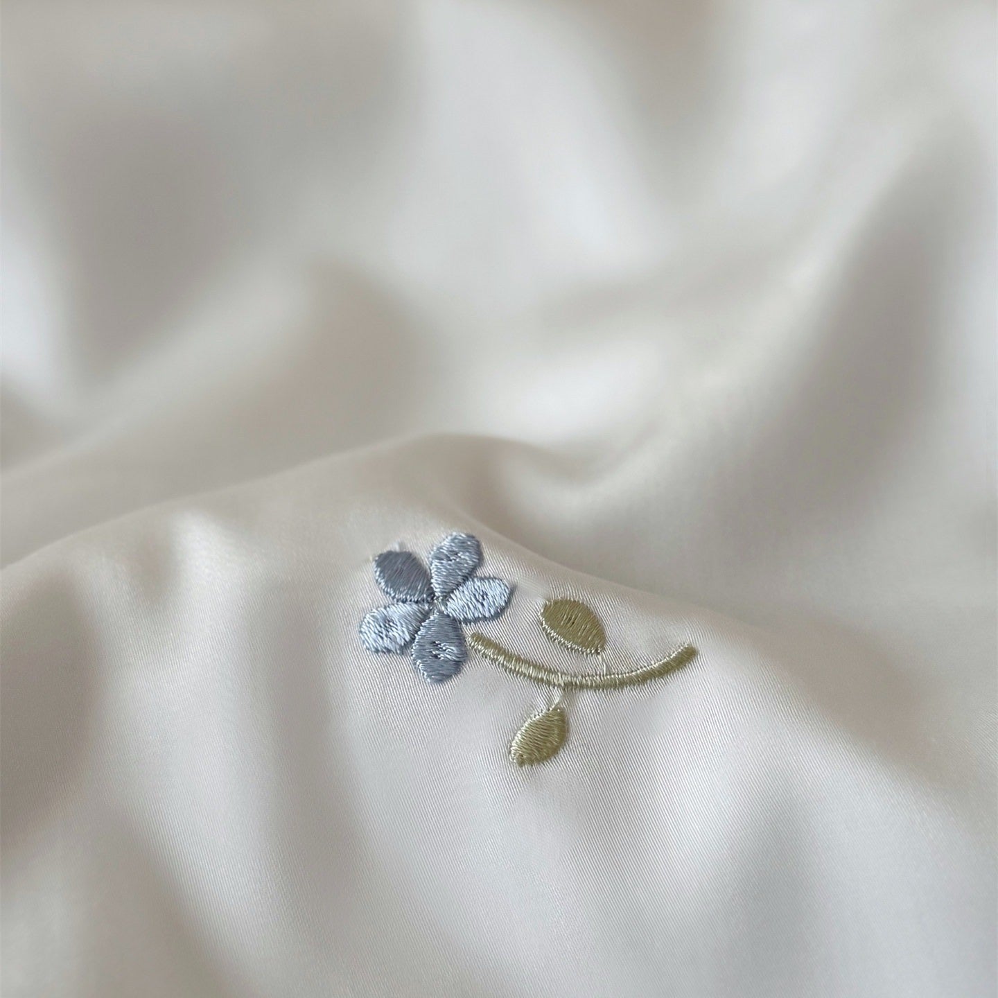 Mini Bloom Lyocell Summer Quilted Blanket