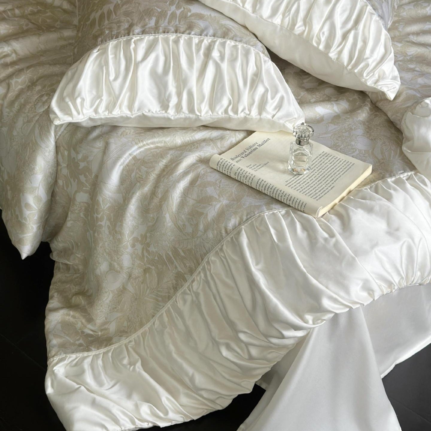 Parisian Ruffle Lyocell Summer Quilted Blanket