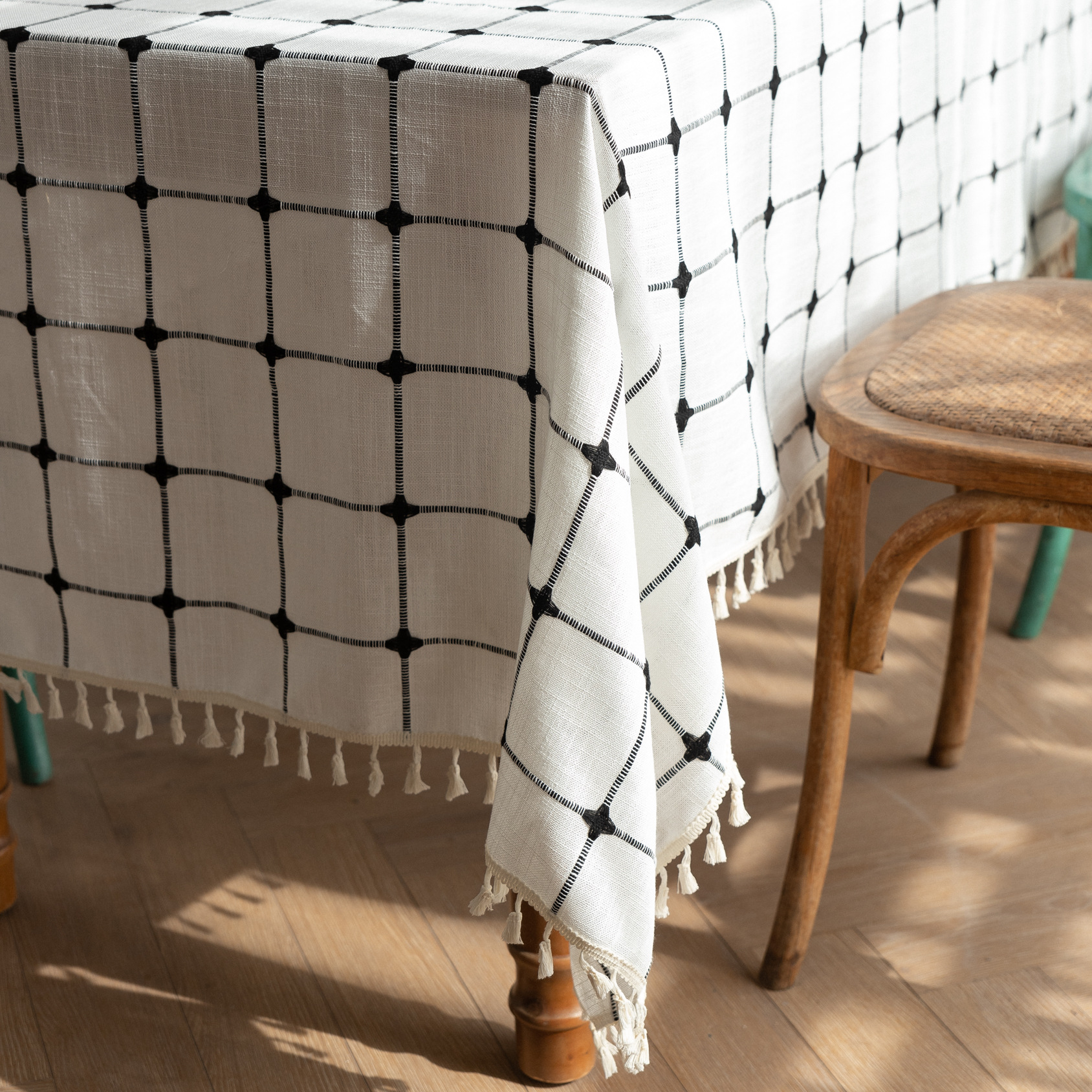 Cottage Grid Tassel Tablecloth
