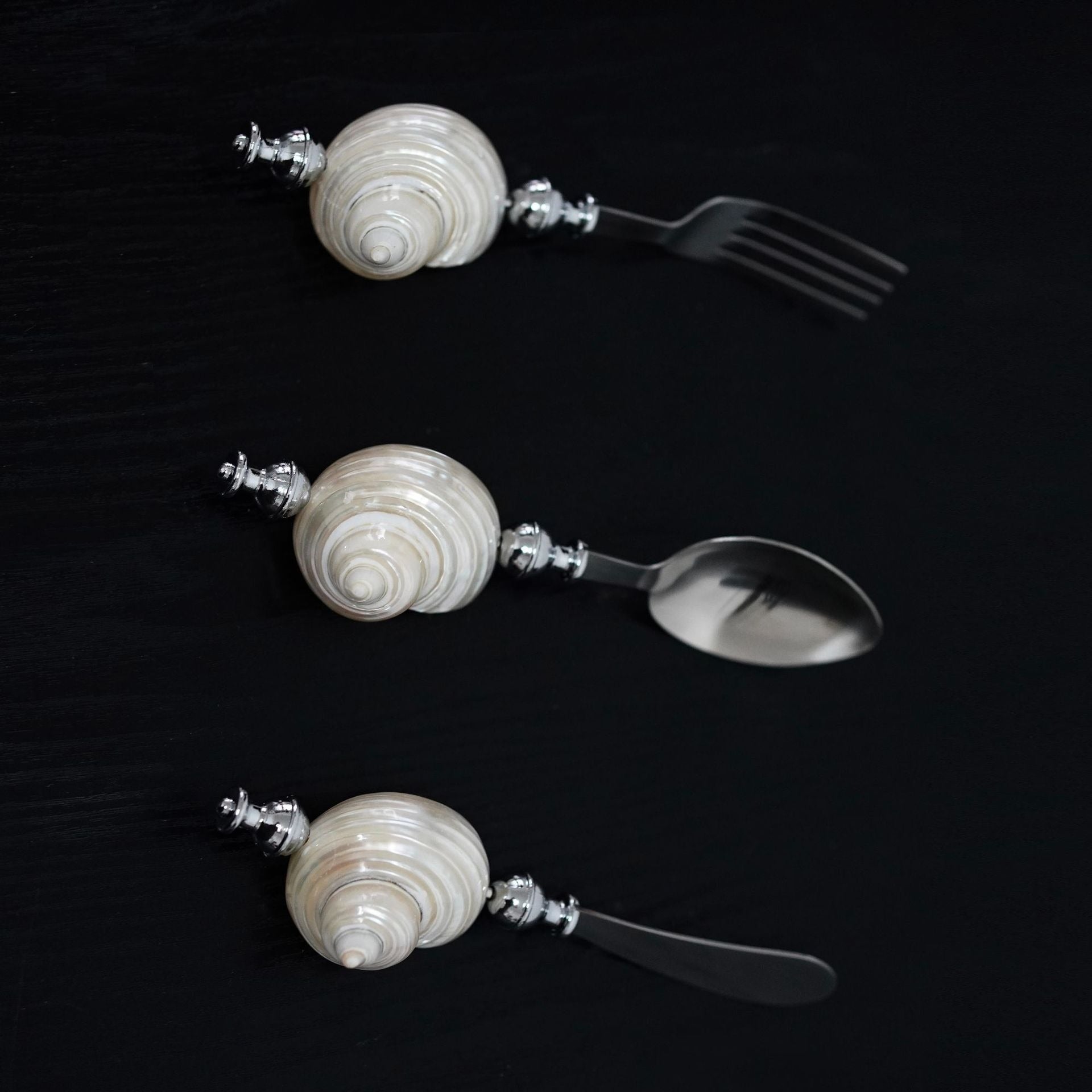 Moonlit White Conch Cutlery Collection