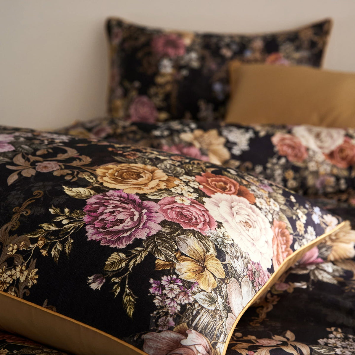 Cyria Midnight Garden Floral Egyptian Cotton Bedding Set