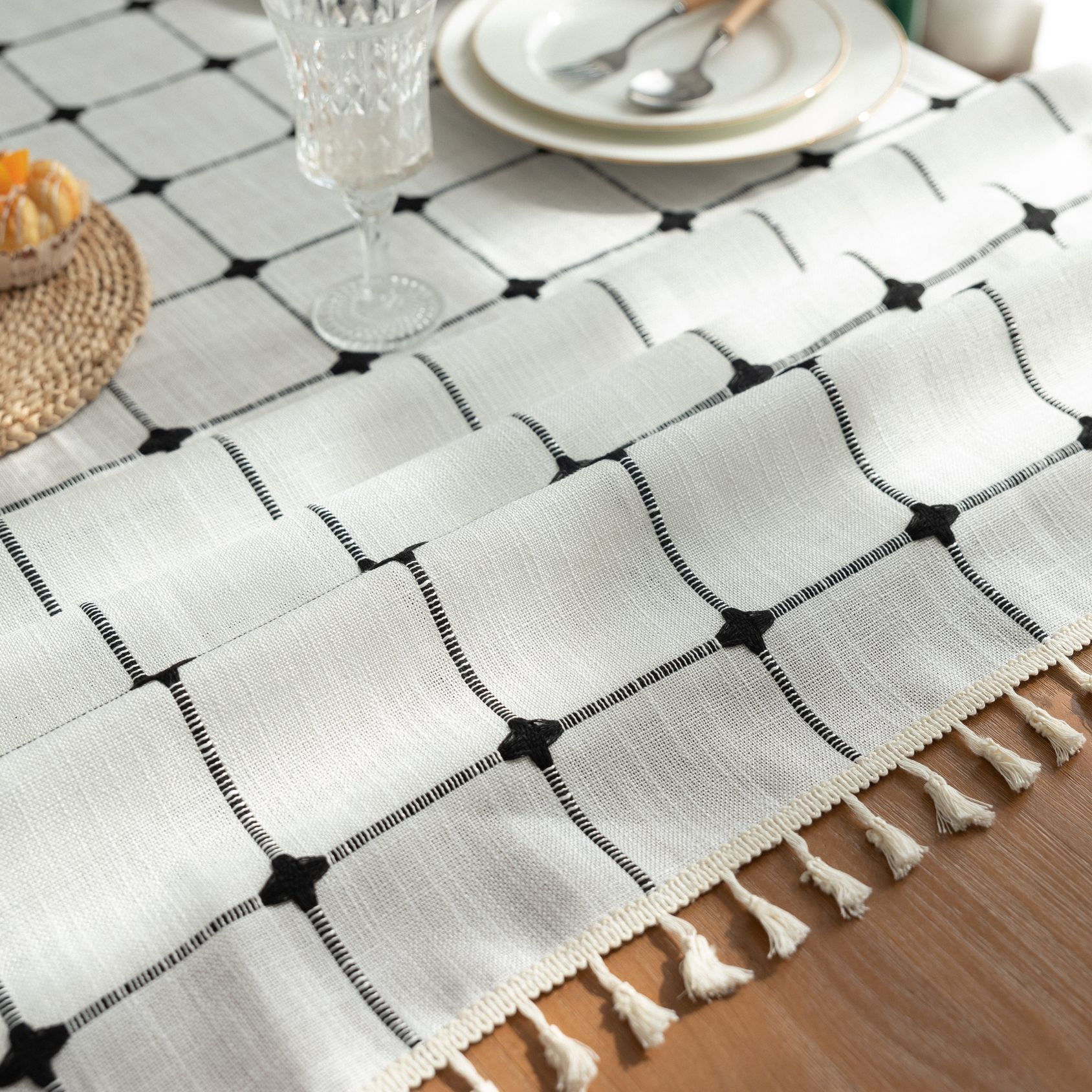 Cottage Grid Tassel Tablecloth