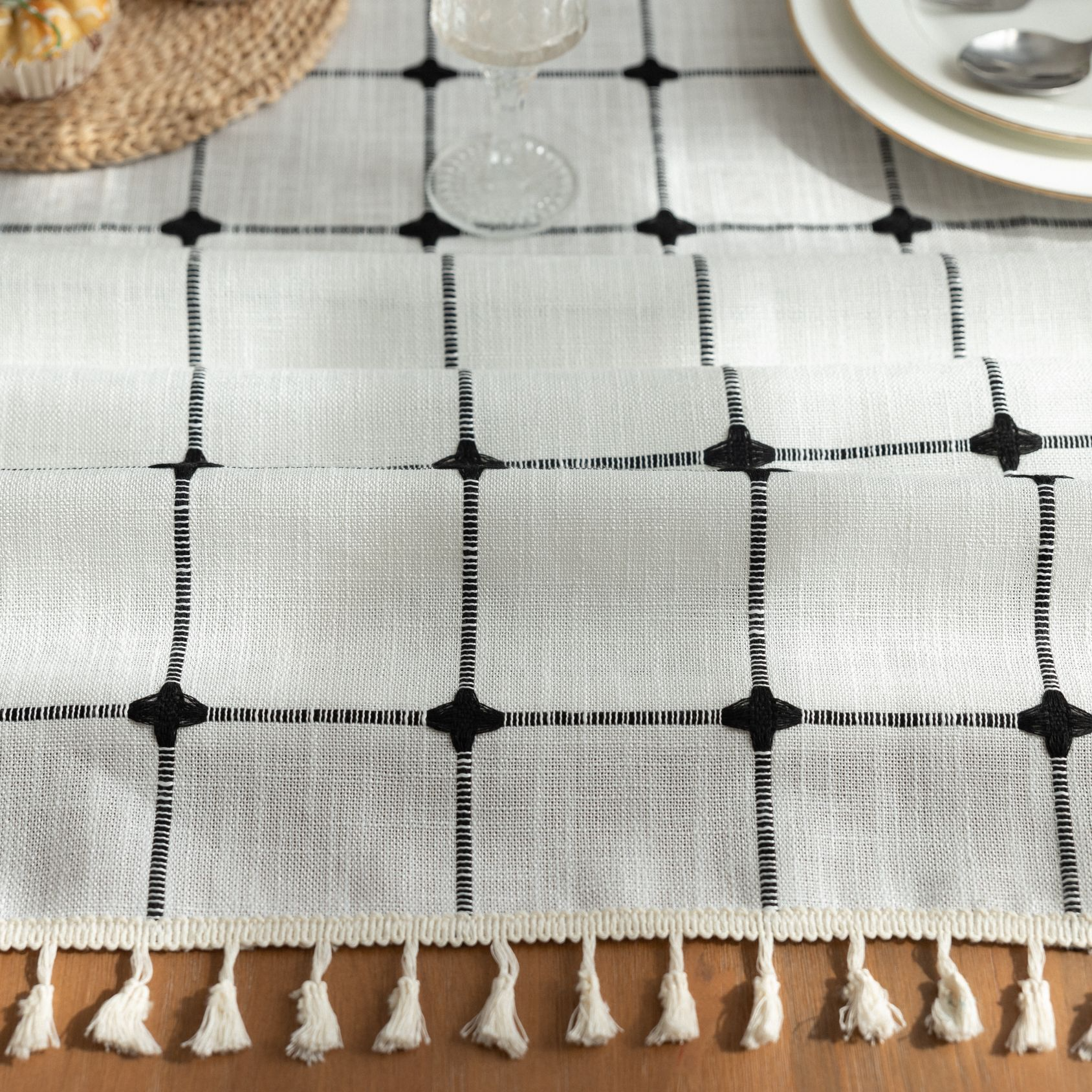 Cottage Grid Tassel Tablecloth