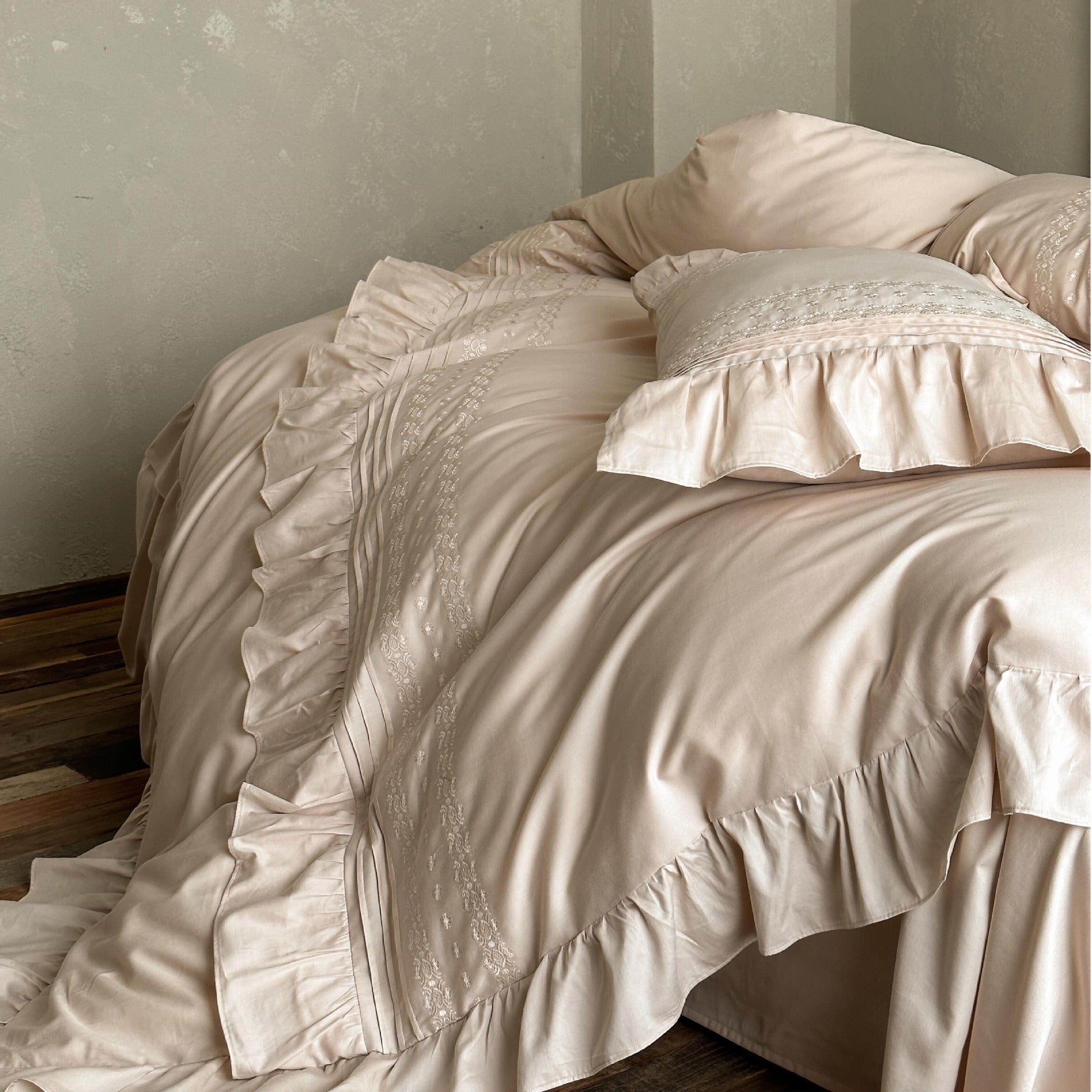 Victorian Ruffle Bedding Set