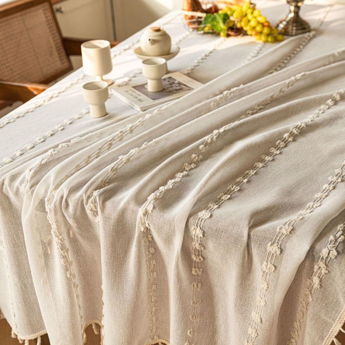 Farmhouse Pom Pom Tassel Tablecloth