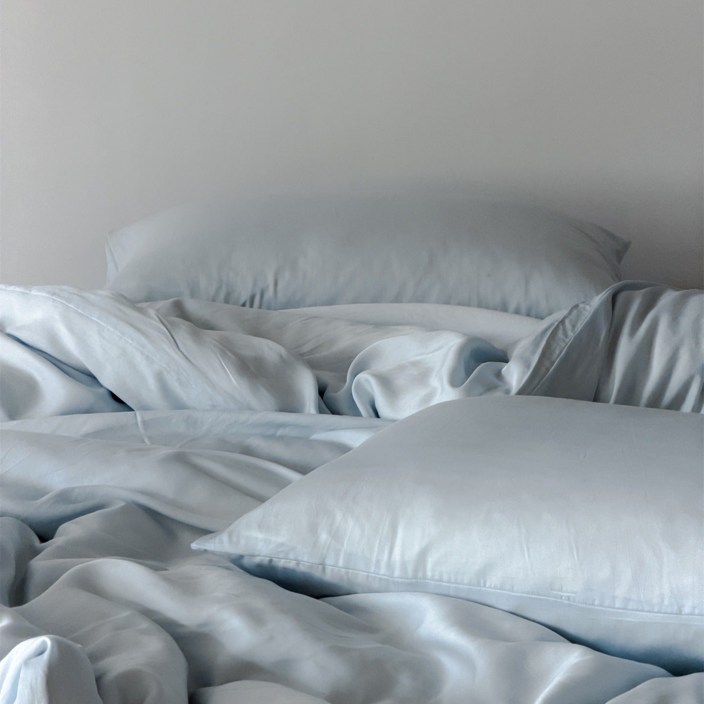 Ruffle Skirt Silky Bedding Set