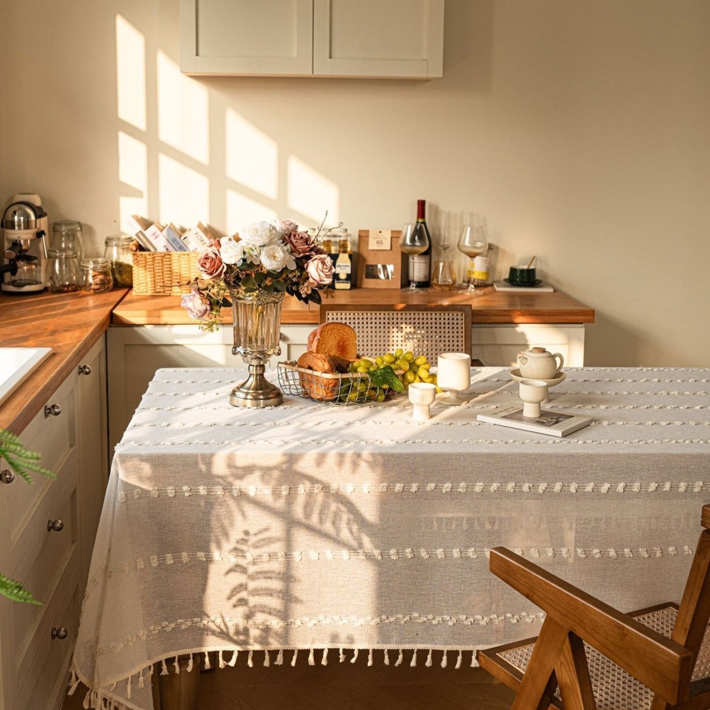 Farmhouse Pom Pom Tassel Tablecloth