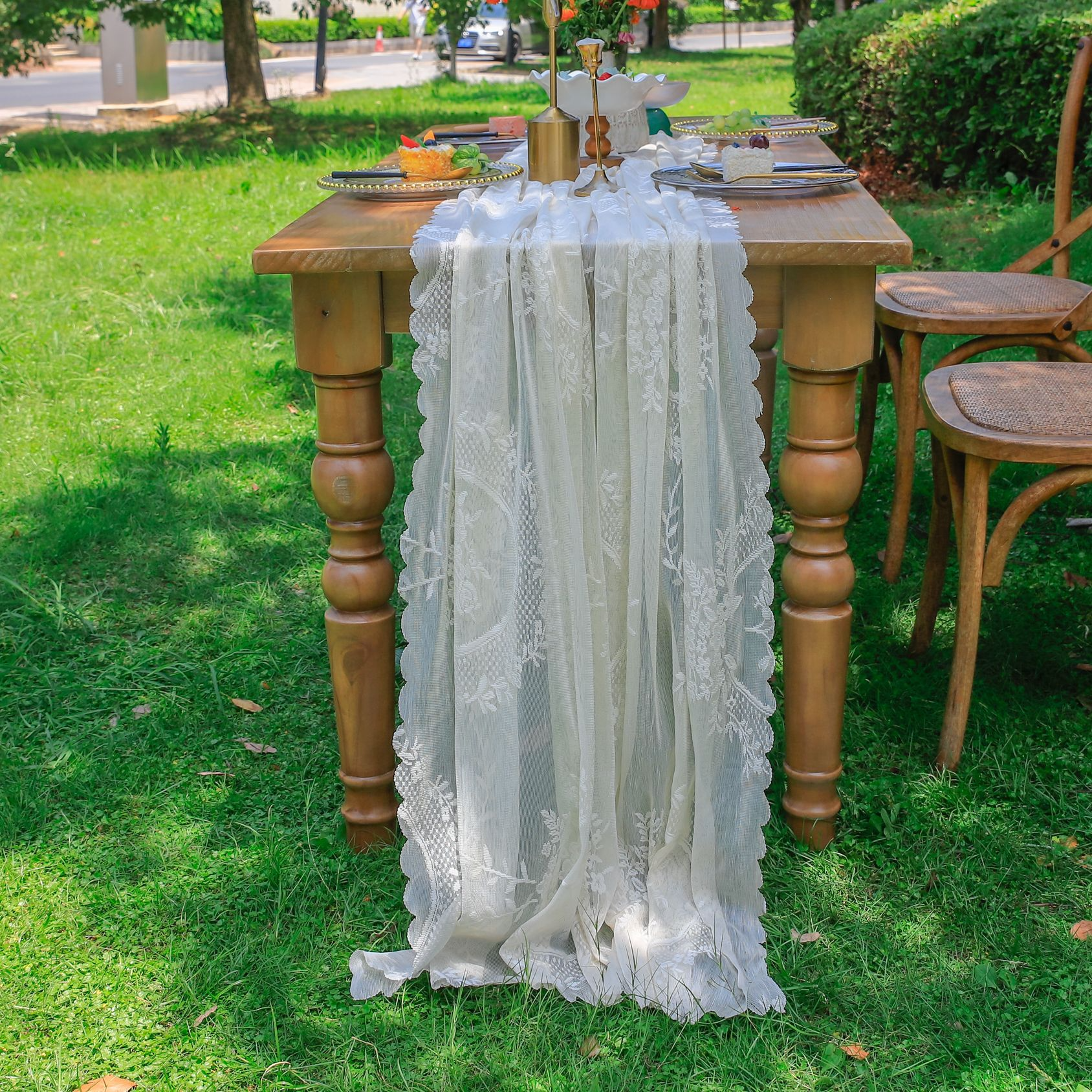 Wreath Lace Scallop Tablecloth