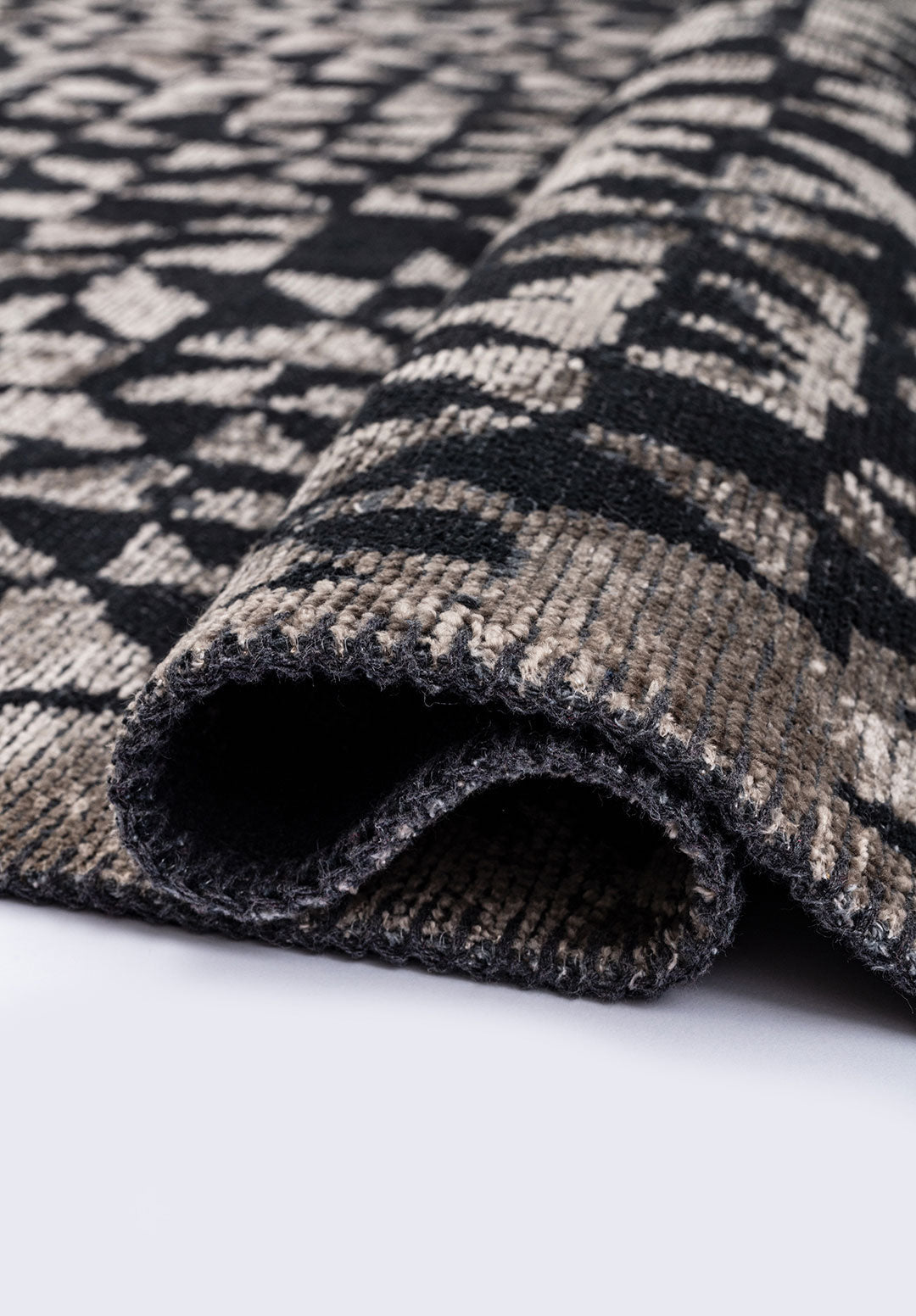 Bologna Matte Black - Beige Rug