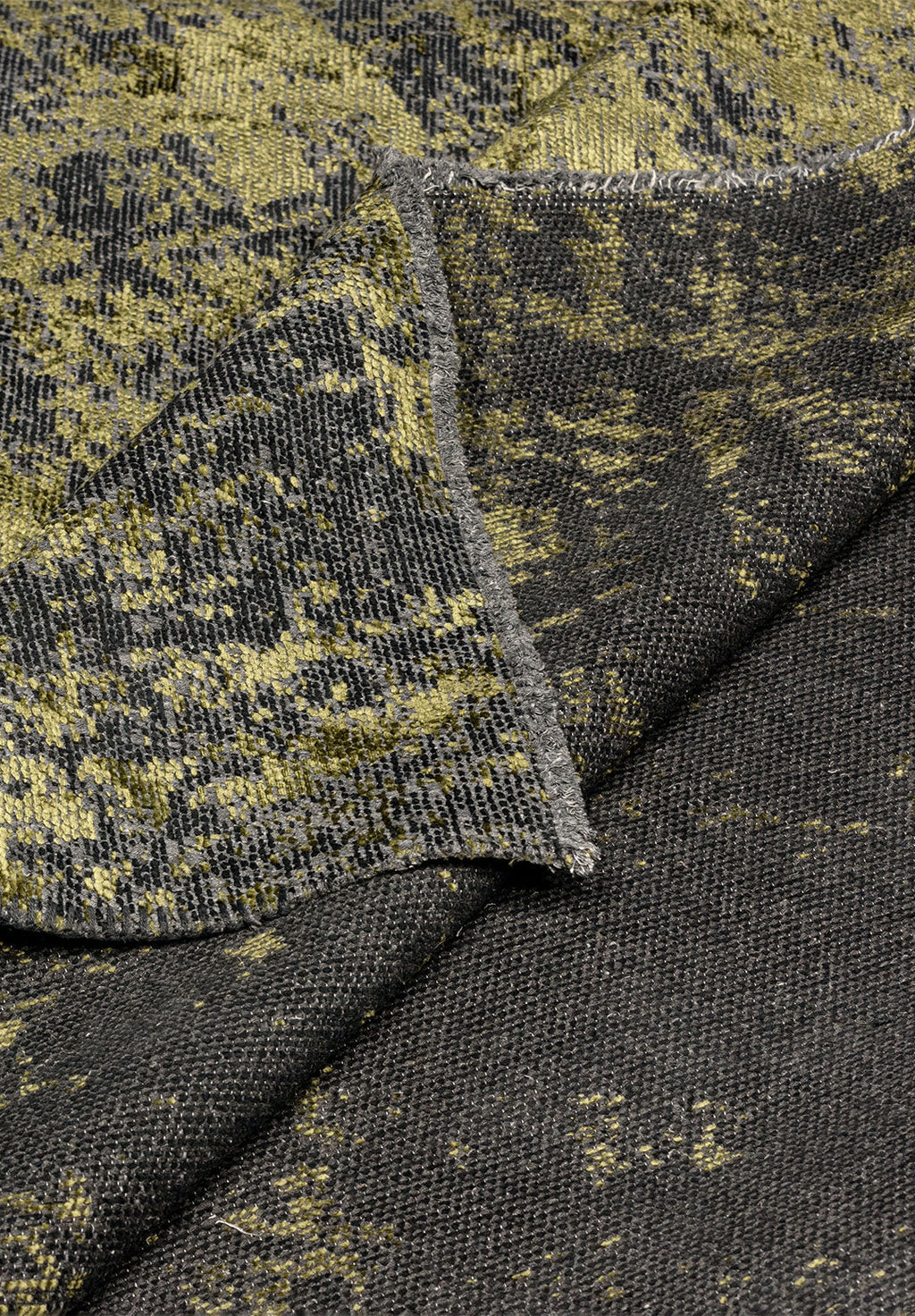Nostalgia Matte Black - Green Rug