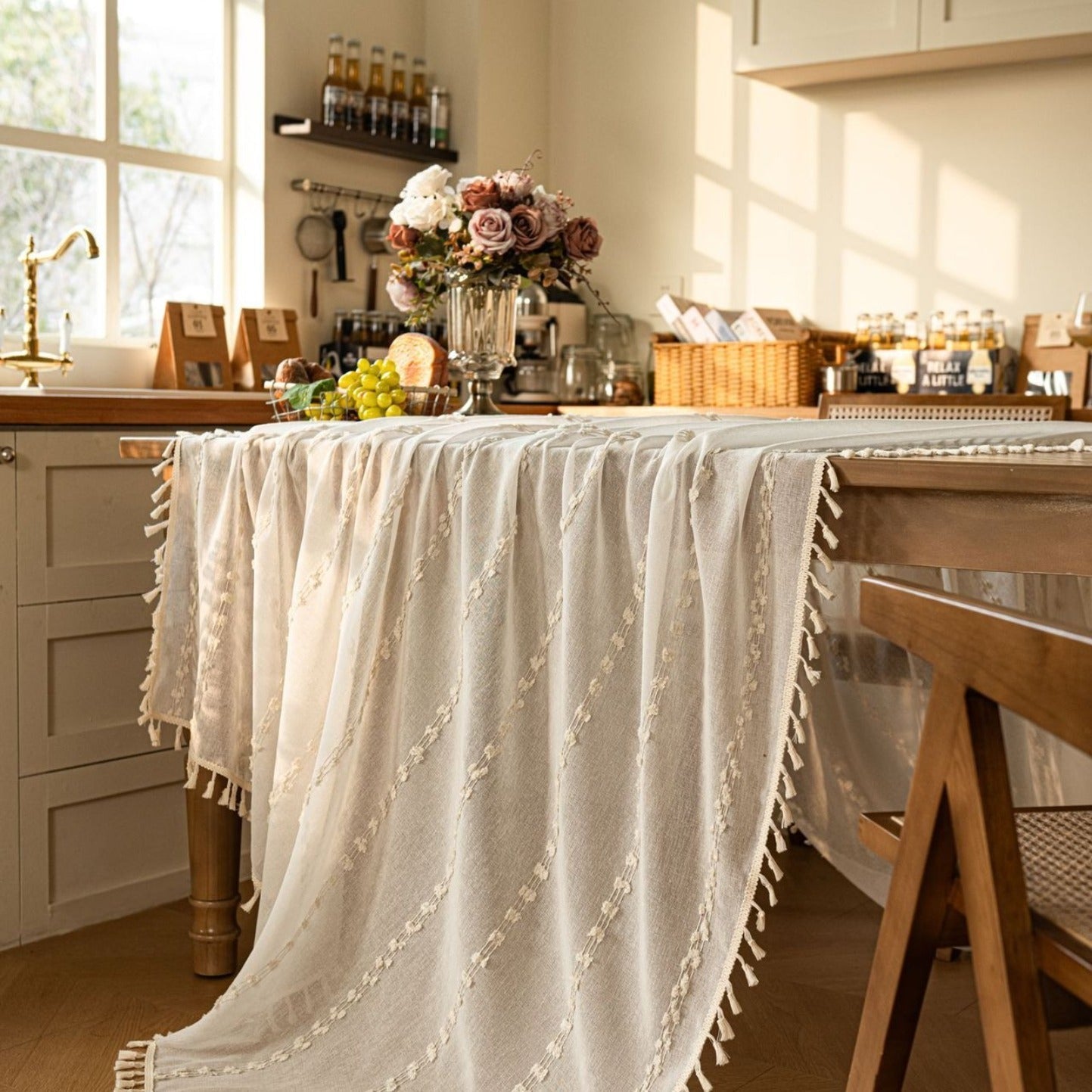 Farmhouse Pom Pom Tassel Tablecloth
