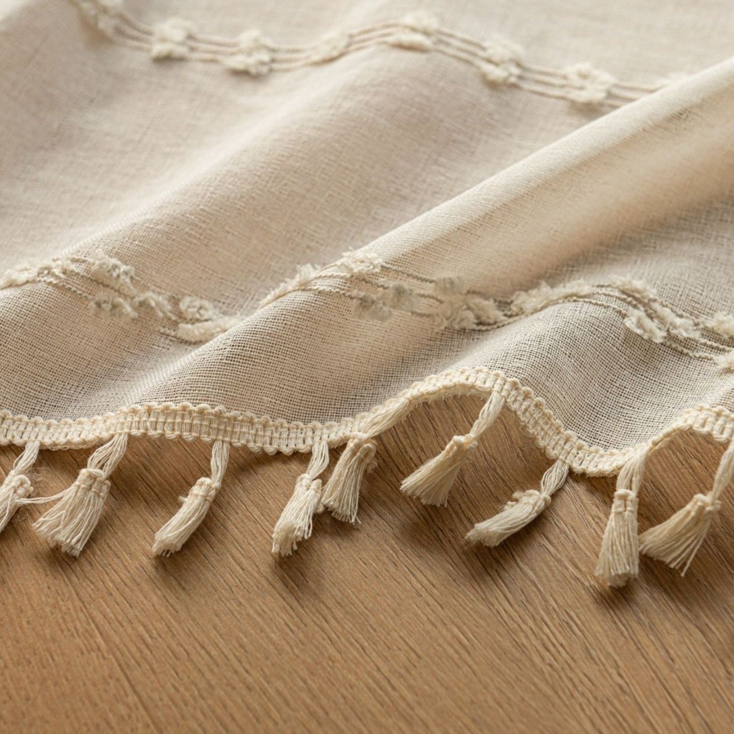 Farmhouse Pom Pom Tassel Tablecloth