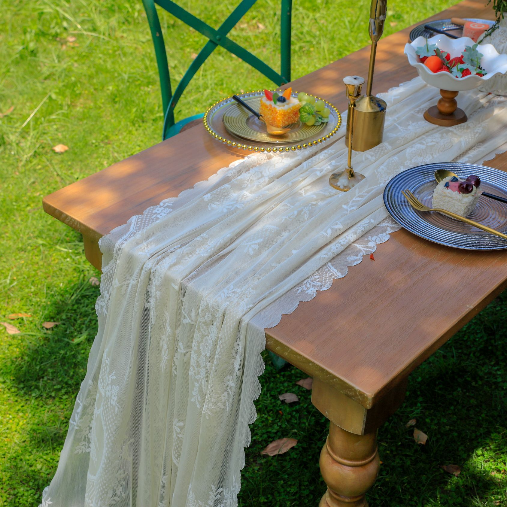 Wreath Lace Scallop Tablecloth