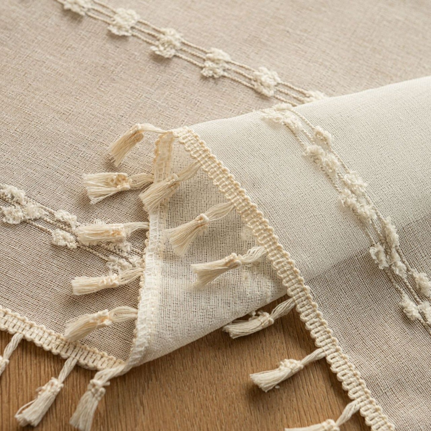 Farmhouse Pom Pom Tassel Tablecloth