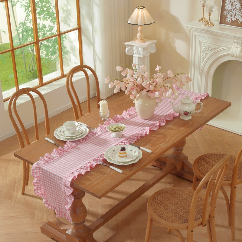 Sweet Ruffle Table Runner