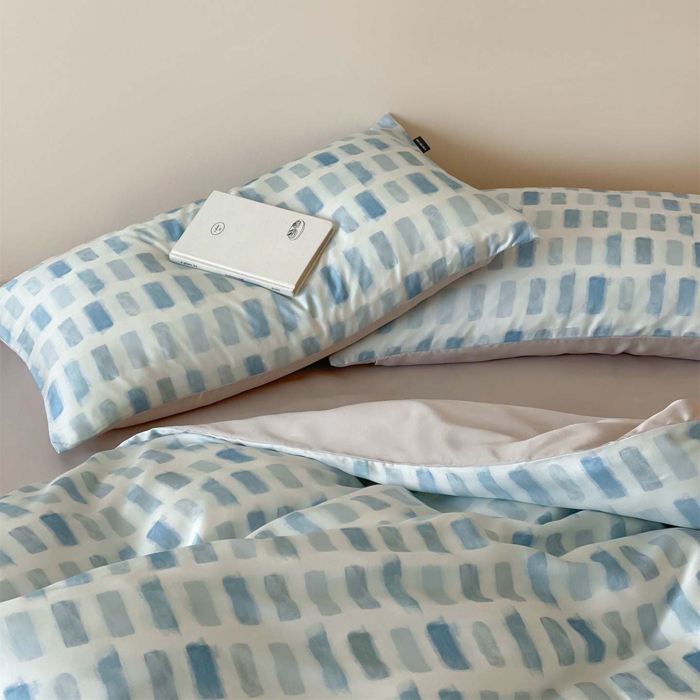 Icy Luster Bedding Set
