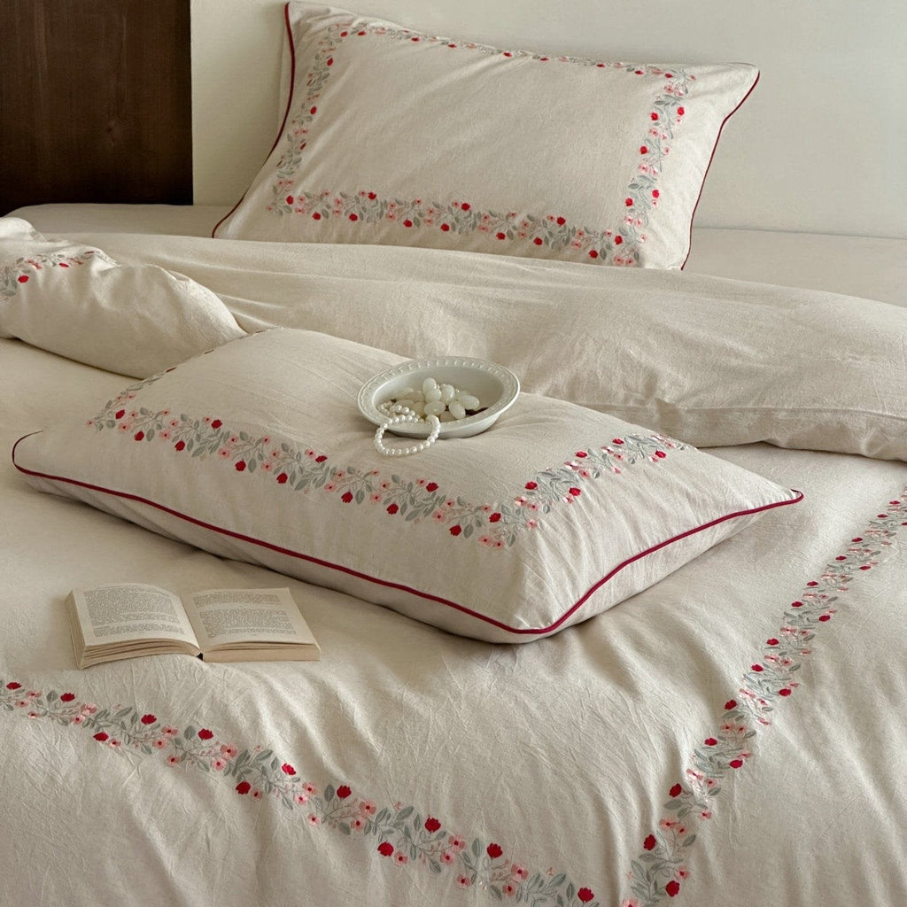 Vine Bloom Trim Bedding Set