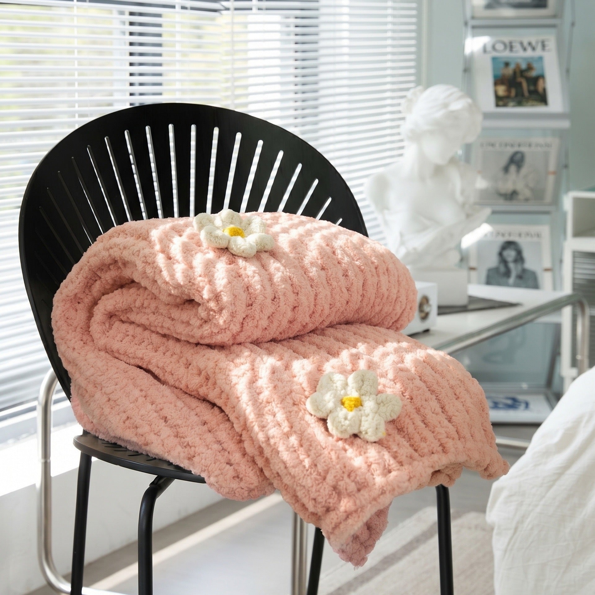 Pink Daisy Knit Dream Throw