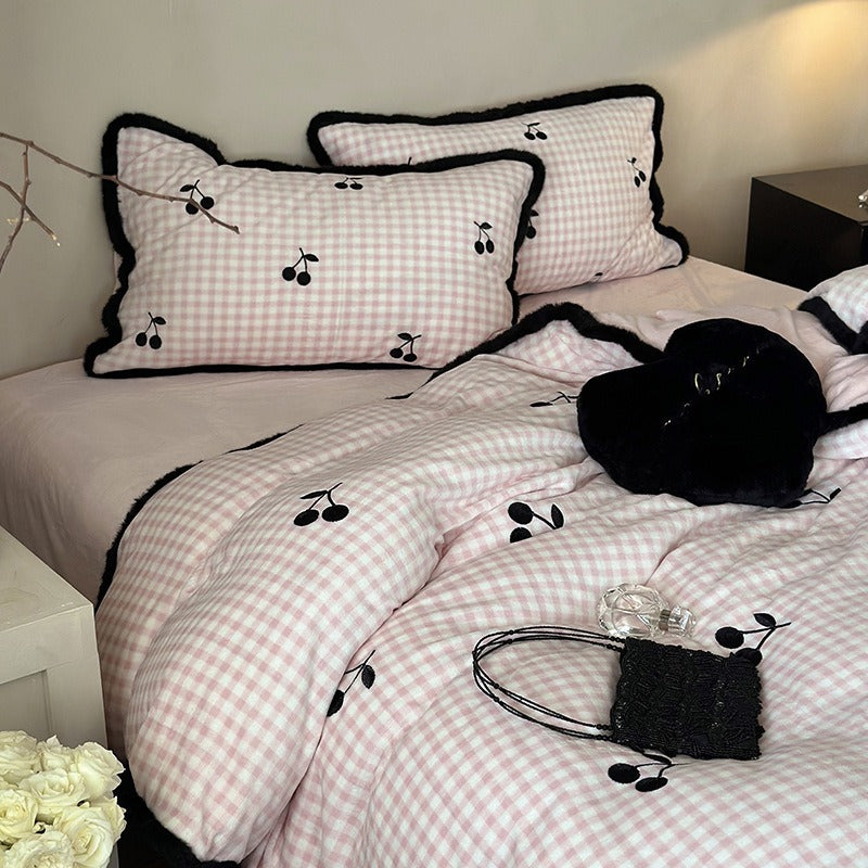 Warm Cherry Checkerboard Bedding Set