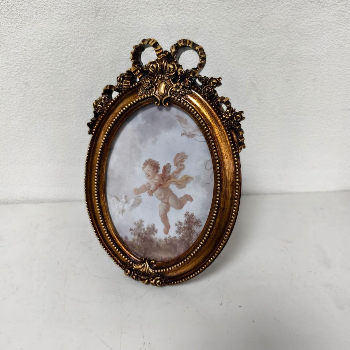 Romantic Bow Vintage Frame