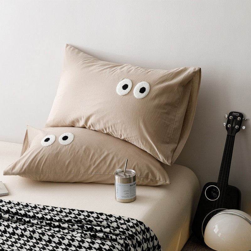 Curious Eyes Pillowcase Set