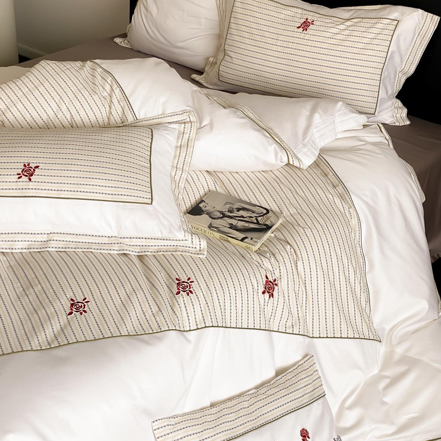 Melody of Roses Bedding Set