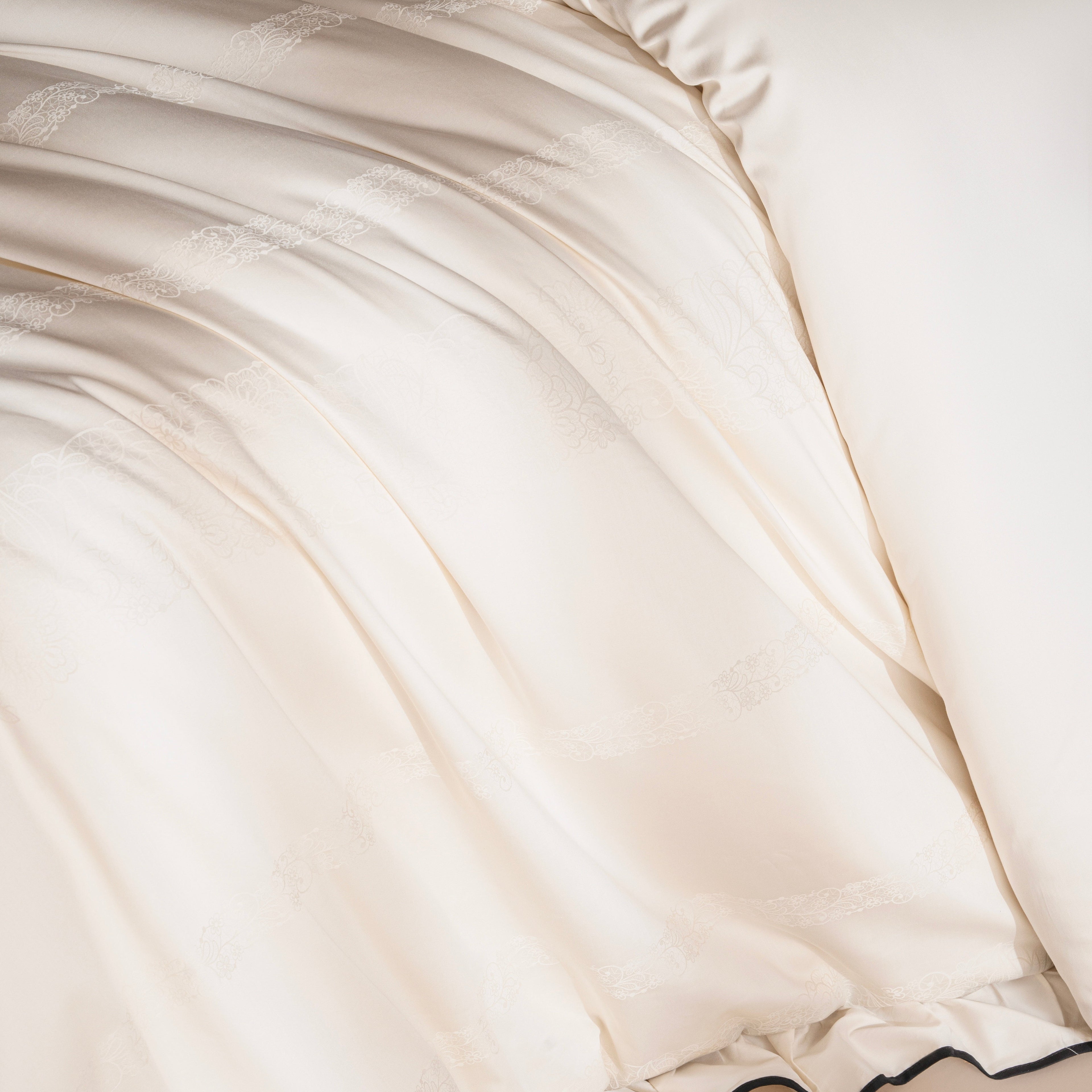 Royal Scalloped Bedding Set