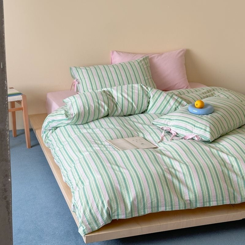 Leisurely Holiday Haven Bedding Set