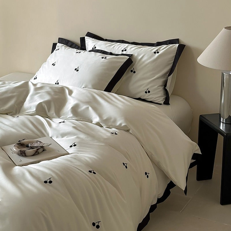Black Line Bedding Set - Cherry