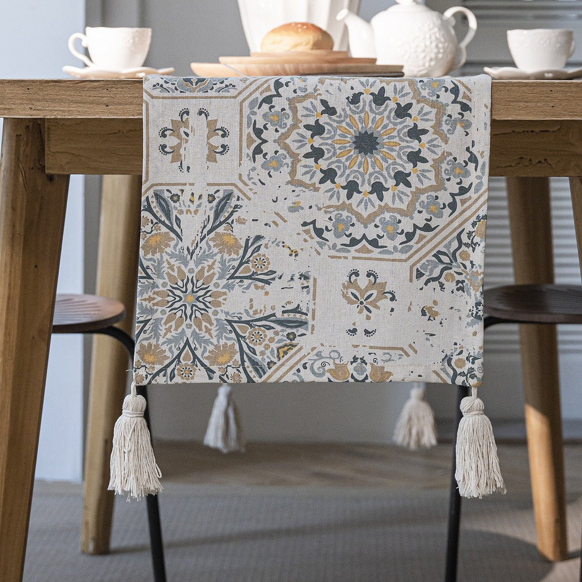 Vintage Medallion Tassel Runner