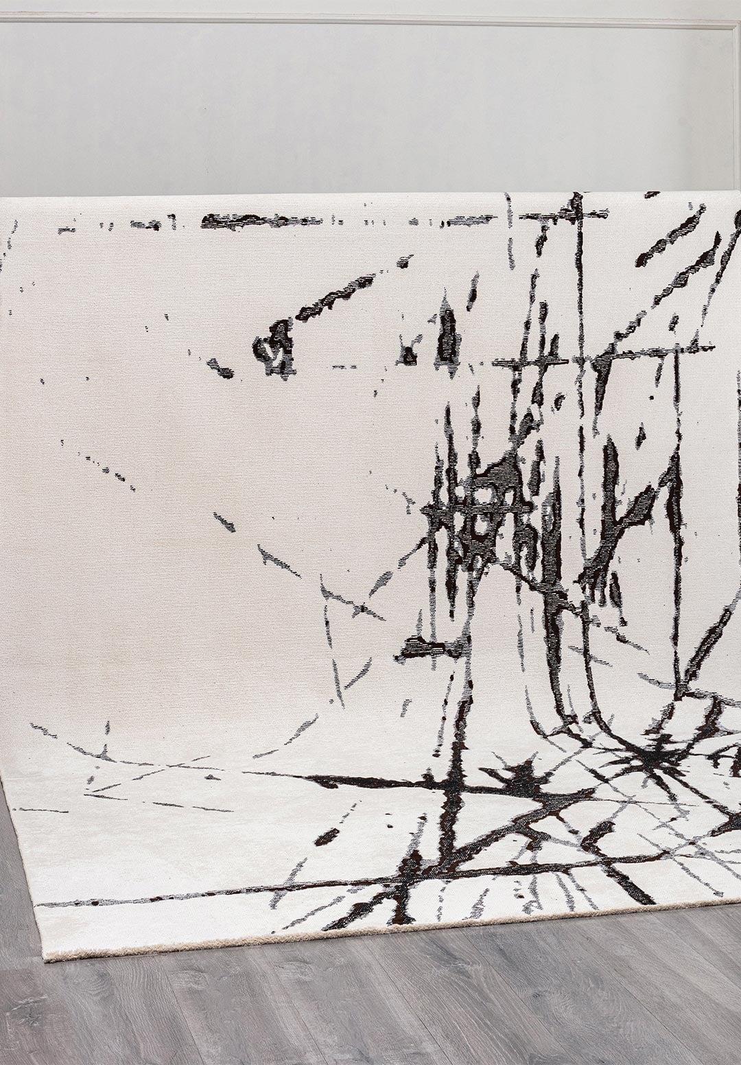 Crack Black - White Rug