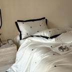 Black Line Bedding Set -  Daisy