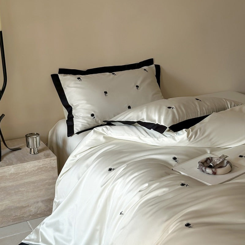 Black Line Bedding Set -  Daisy