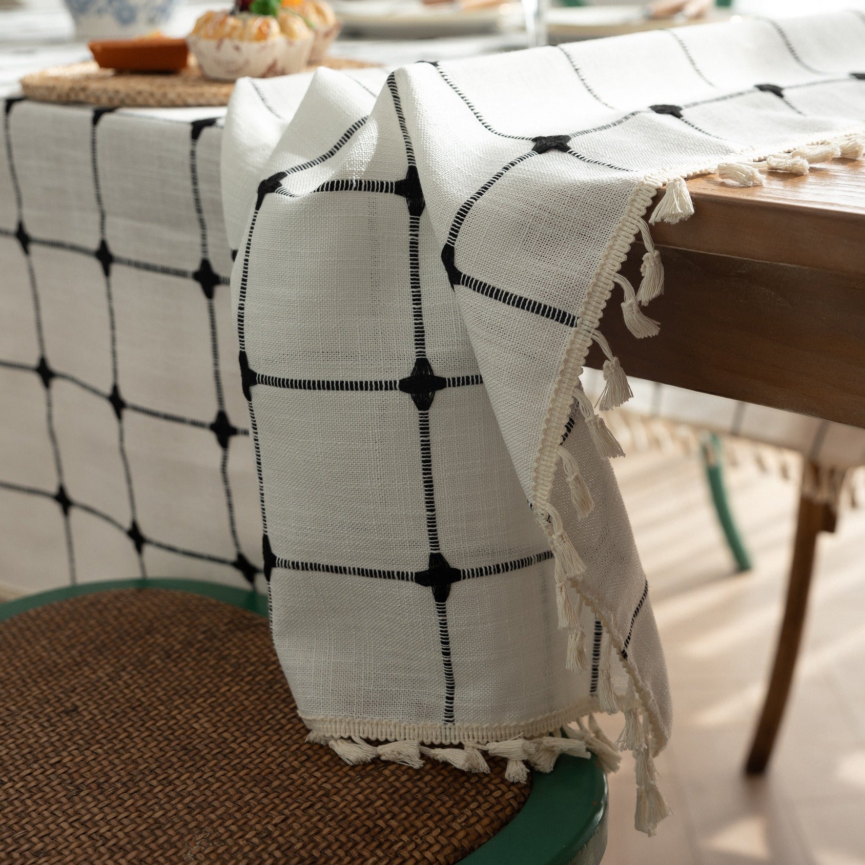 Cottage Grid Tassel Tablecloth