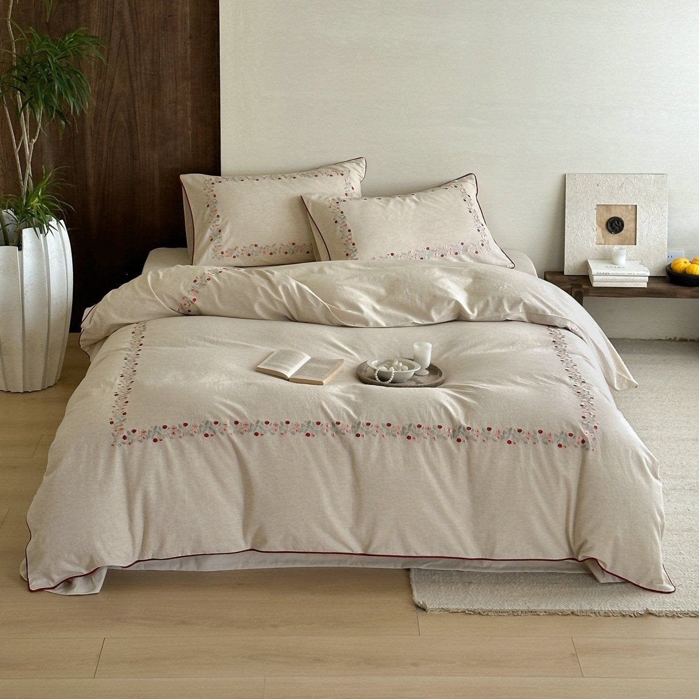Vine Bloom Trim Bedding Set