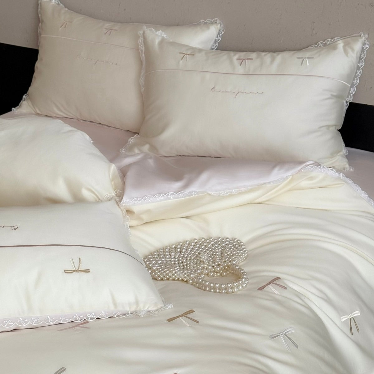 Girl Crush Bedding Set