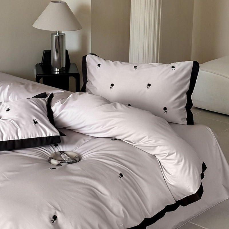 Black Line Bedding Set -  Daisy