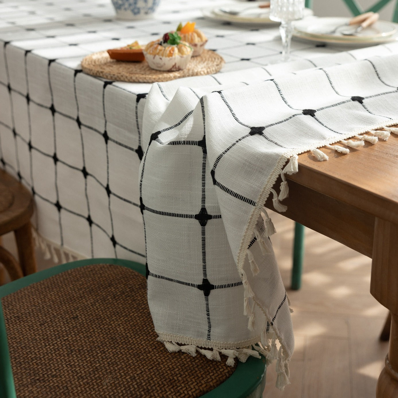 Cottage Grid Tassel Tablecloth