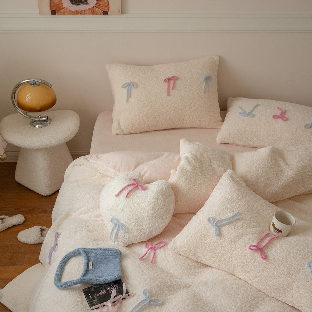 Bow on Cake Bedding Set
