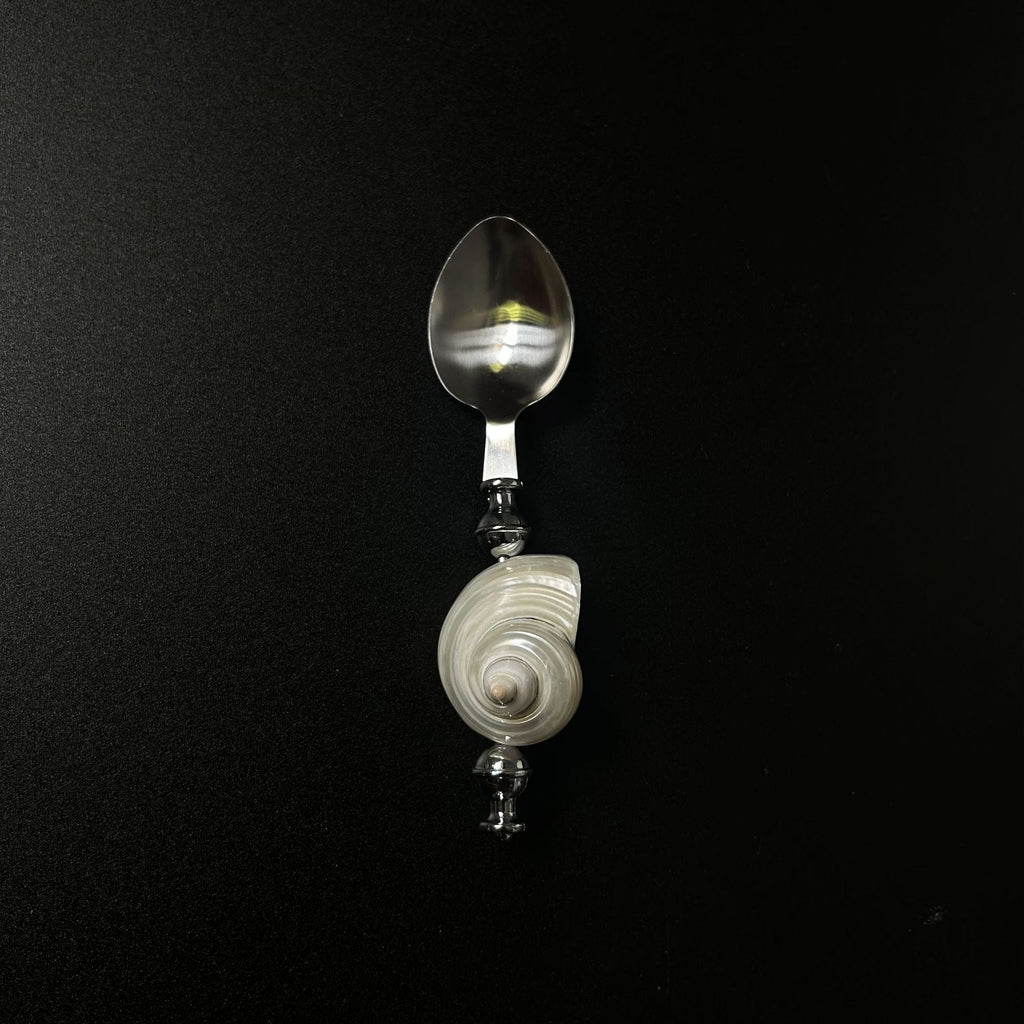 Moonlit White Conch Cutlery Collection