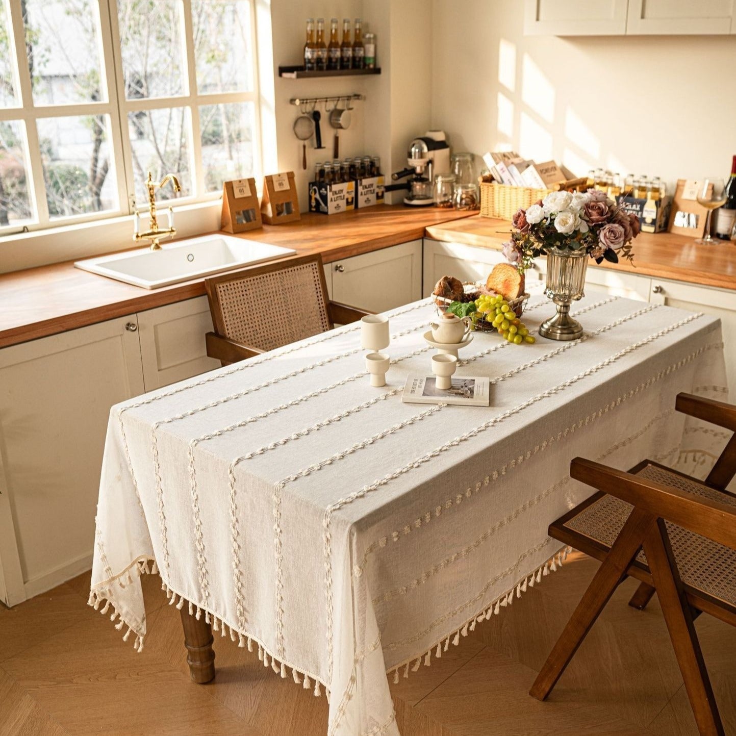 Farmhouse Pom Pom Tassel Tablecloth