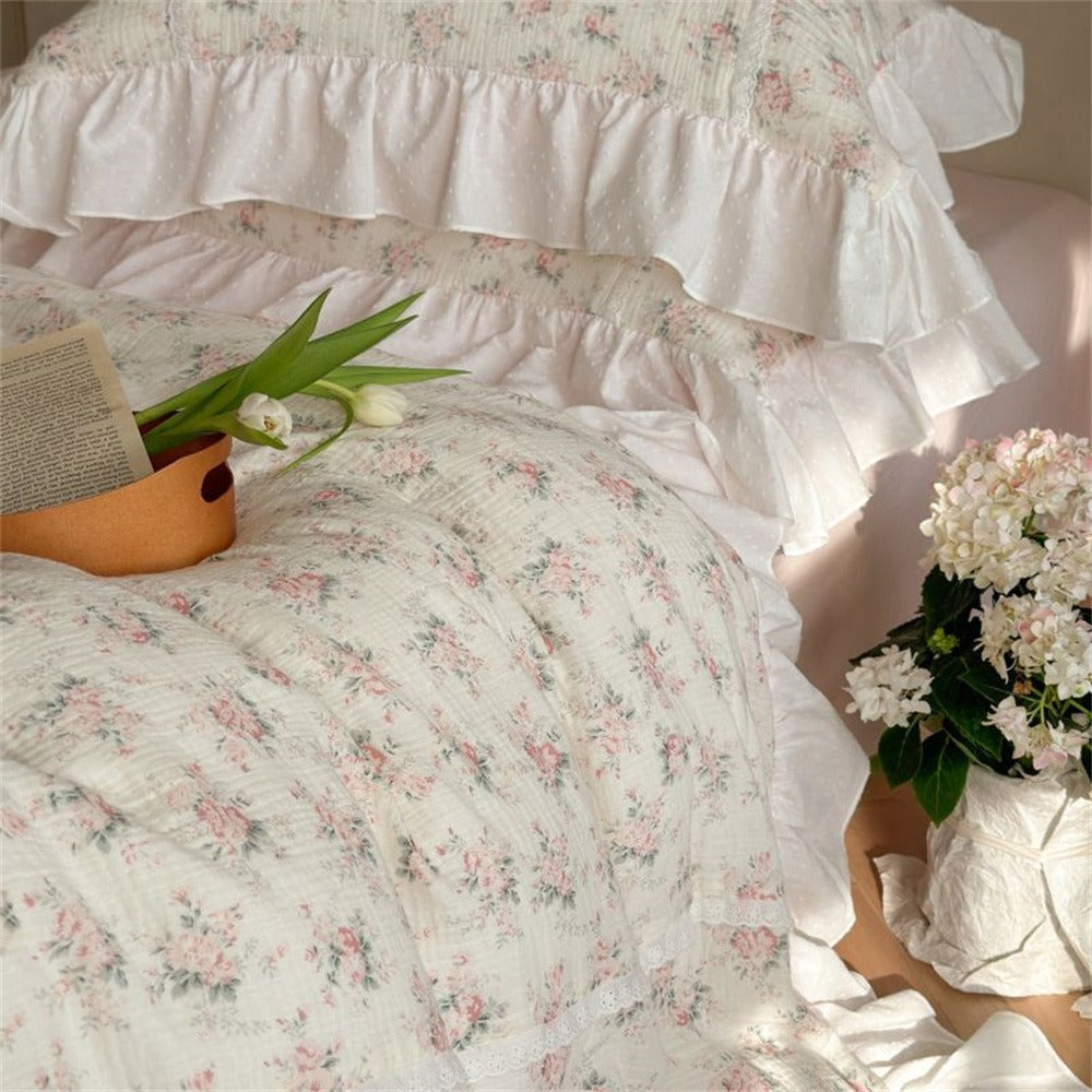 Soft Blooming Bedding Set