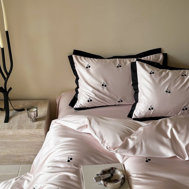 Black Line Bedding Set - Cherry