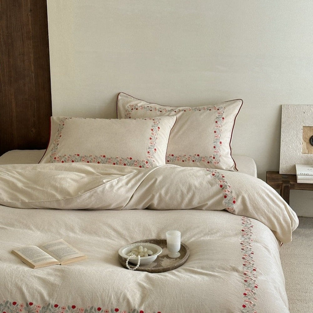 Vine Bloom Trim Bedding Set
