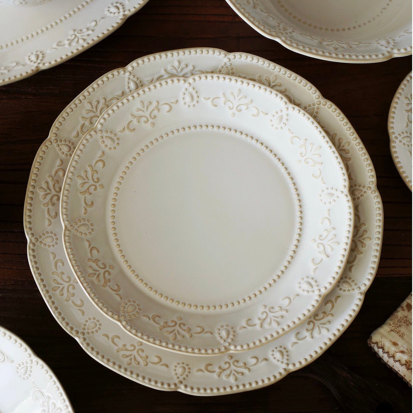 Lace Pearl Dinnerware