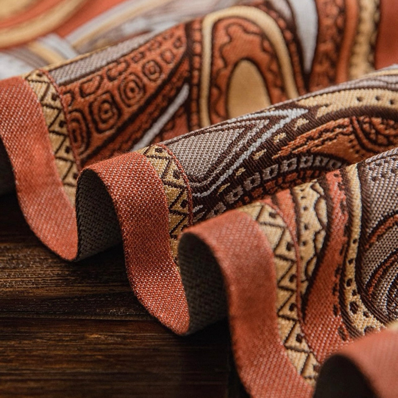 Heritage Shell Table Runner