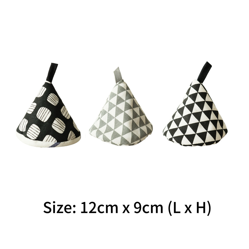 Grandma's Kitchen Triangle Pot Holder Set