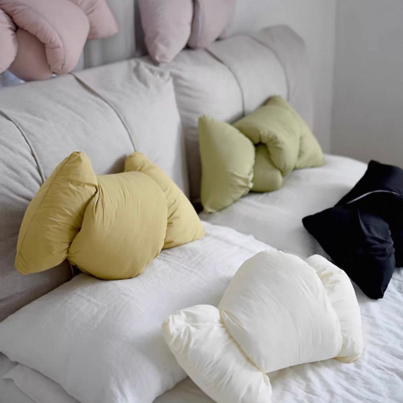 Cloud Knot Ribbon Cushion