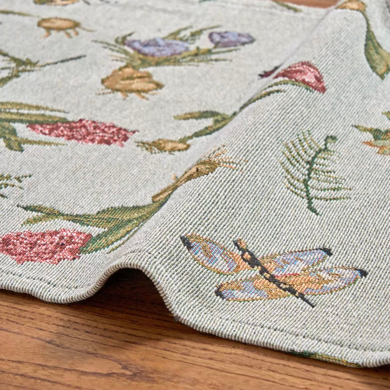 Nature Living Wildflower Table Runner