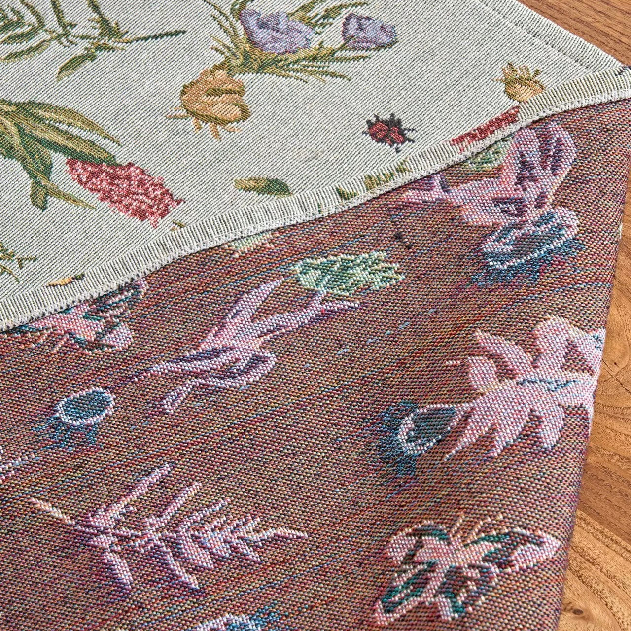 Nature Living Wildflower Table Runner
